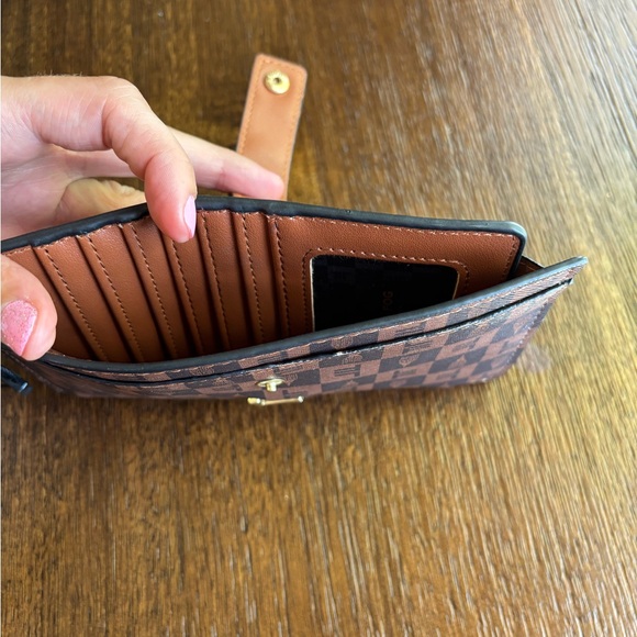 London Fog Brown Checkered Wristlet - Picture 5 of 7